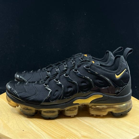 Nike Air VaporMax Plus Black Metallic Gold CW7299-001 Men's Size 9.5 - Picture 7 of 10